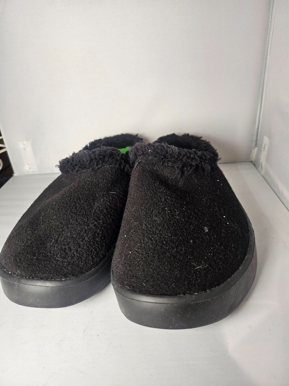 OOFOS OOcoozie Mens' 8 Faux Sherpa Black Slipper